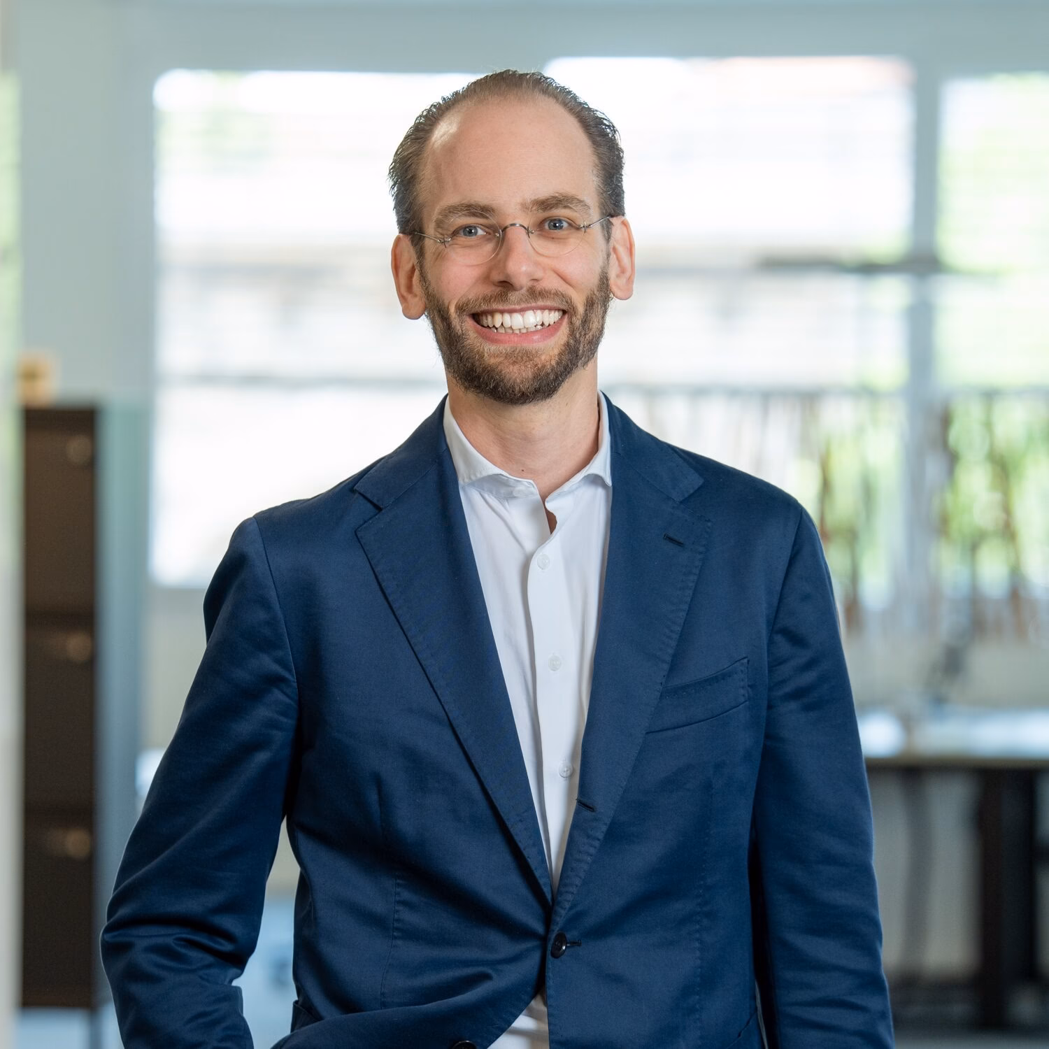 Dr. Dominik Elser
