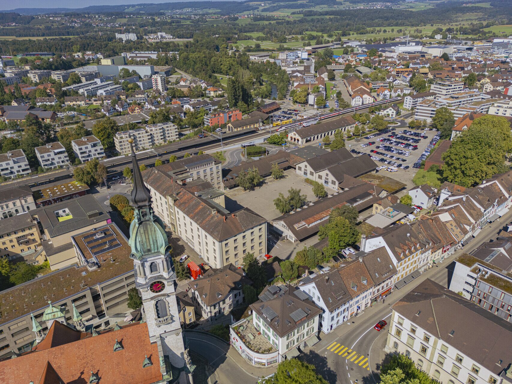 Luftaufnahme von Frauenfeld mit Stadtkaserne und Altstadt